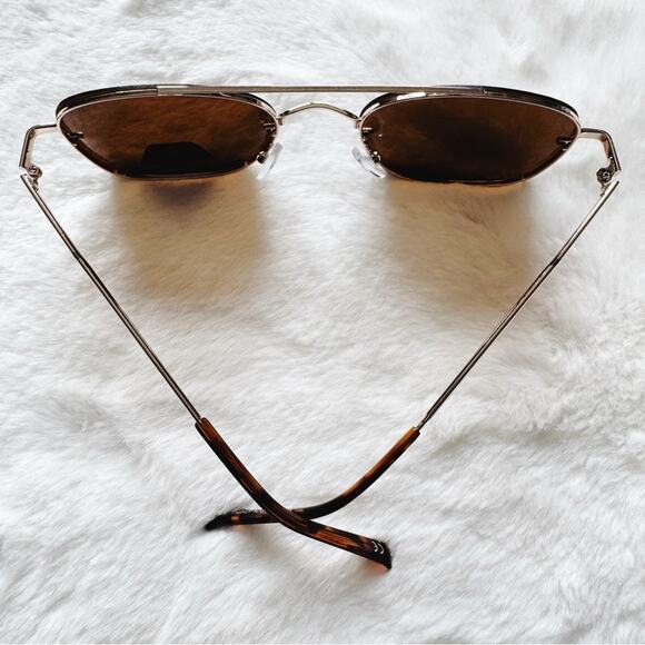 Lara Brown Polarized Sunglasses - Picture 10 of 11